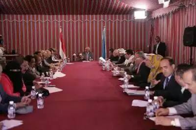اجتماع للجنة العامة للمؤتمر برئاسة صالح يدعو لاتفاق يحافظ على الشرعية الدستورية وفقا للمبادرة الخليجية