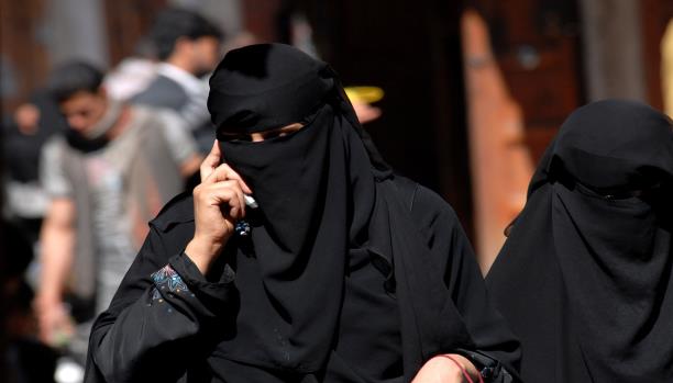 الحوثيون يشعلون صراعاً على تراخيص الهاتف النقال