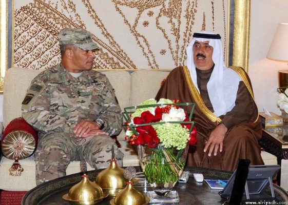 وزير الحرس الوطني السعودي يستقبل قائد الجيش البري الأمريكي (صور)