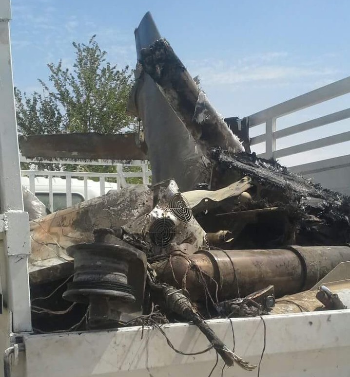 شاهد بالصور.. حطام الطائرة العسكرية بدون طيار التي أسقطها التحالف العربي في مأرب ..تفاصيل خاصة