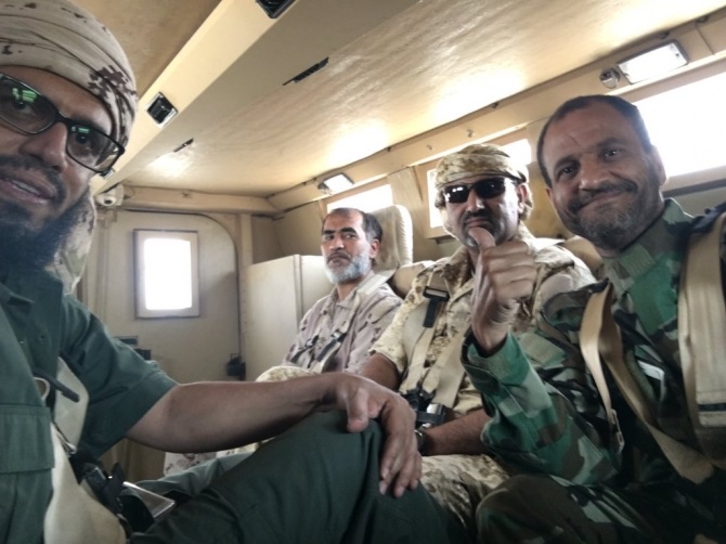 بن بريك وشائع ومحافظ عدن يقومون بجولة تفقدية للقوات المرابطة في جبهة المخا