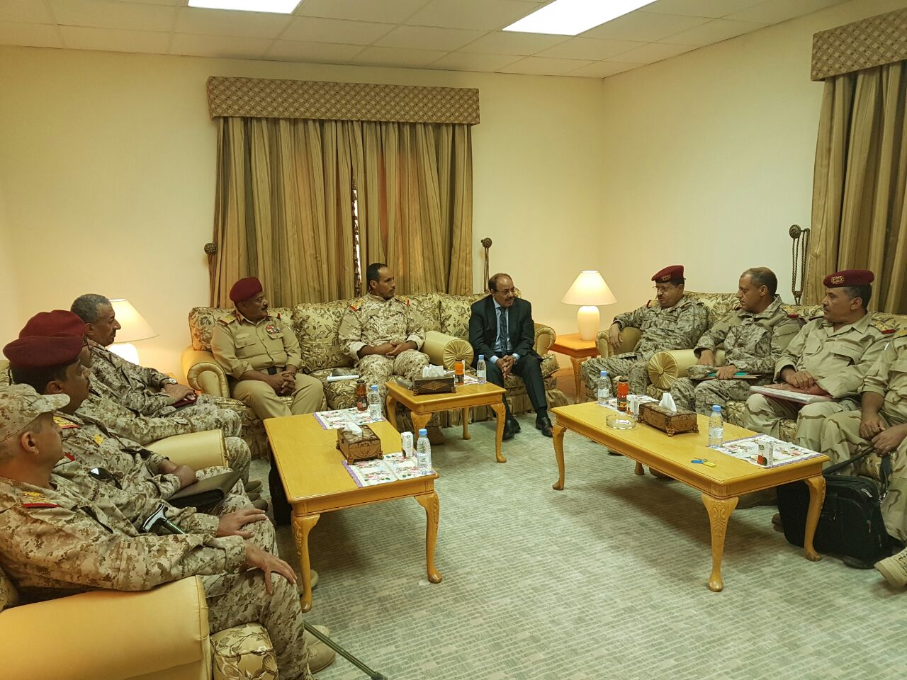 الفريق علي محسن يلتقي قيادة الجيش الوطني ويبحث معهم المستجدات العسكرية في الجبهات