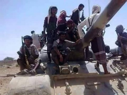 بالصور.. رجال القبائل يدحرون الحوثيين بشبوة وتستولي على كميات هائلة من الأسلحة والمعدات