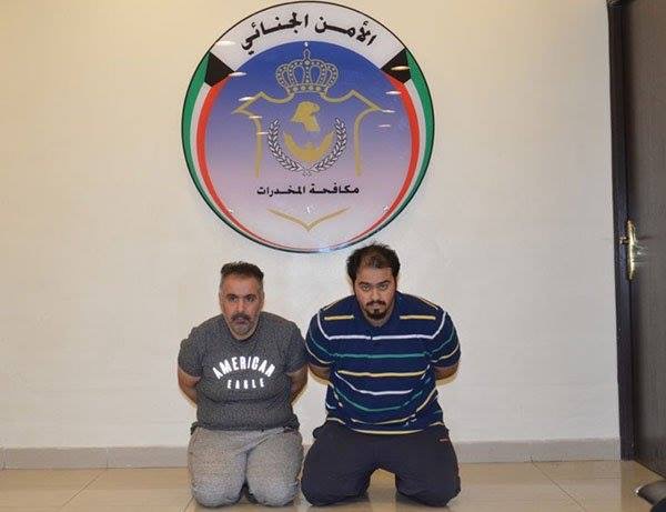 فيديو وصور: القبض على أكبر تاجر مخدرات في الكويت .. منتج وممثل شهير مع شريكه من هذه الدولة