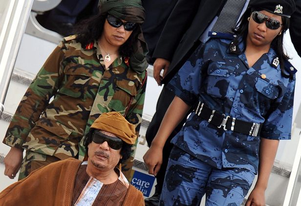 القذافي كان مُدمنًا على الجنس والفياغرا وفقاً لطبّاخه الخاص