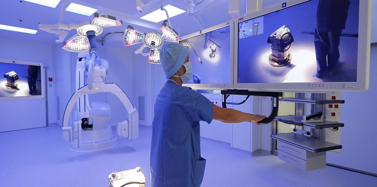 الطب في 2030.. وداعًا للمستشفيات وأهلًا بالرقاقات الذكية
