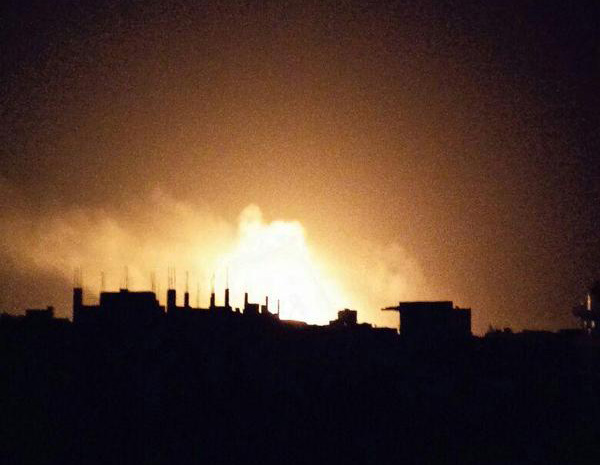 طيران التحالف يجدد قصفه على جبل النهدين جنوب العاصمة صنعاء