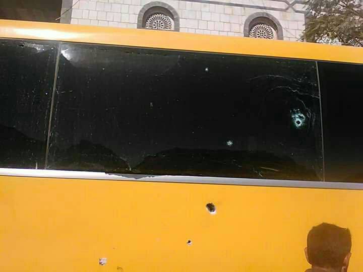  الحوثيون يستهدفون حافلة نقل جماعي بالضالع وسقوط أربعة قتلى بينهم شخص مصري الجنسية