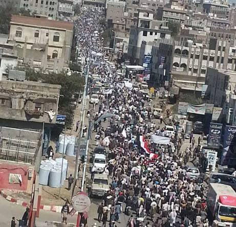 سقوط جرحى في إطلاق ميليشيا الحوثي الرصاص الحي على تظاهرة سلمية مناوئة للانقلاب بـ إب 