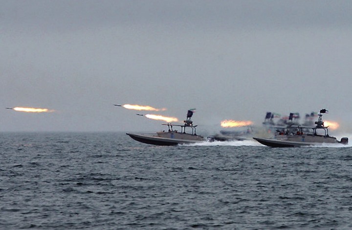 سفن حربية إيرانية وباكستانية تنفذ تمرينا مشتركا ببحر عمان