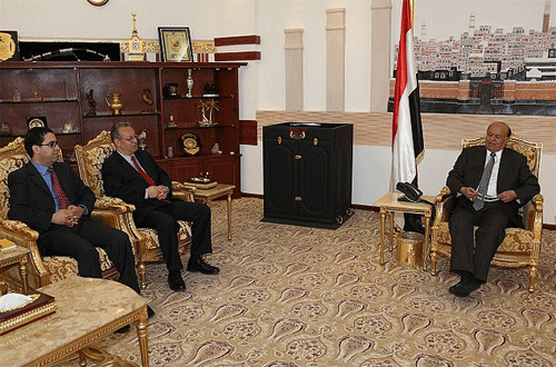 الخليج : الرئيس هادي يطالب بنعمر بحصر لقاءاته مع قيادات الجنوب في الخارج
