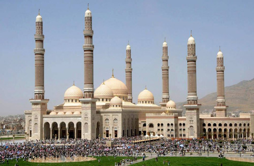 مصدر أمني يؤكد احتواء مسجد الصالح على «نفق» يؤدي إلى القصر الرئاسي و «قبو» ممتلئ بالأسلحة