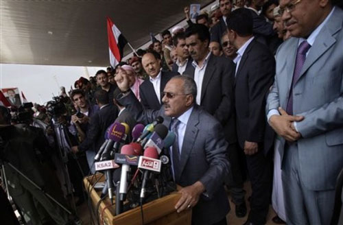 الامارات تمنح 6 مسؤولين في النظام اليمني السابق الجنسية مقابل استثمار أموال الشعب المنهوبه في دبي