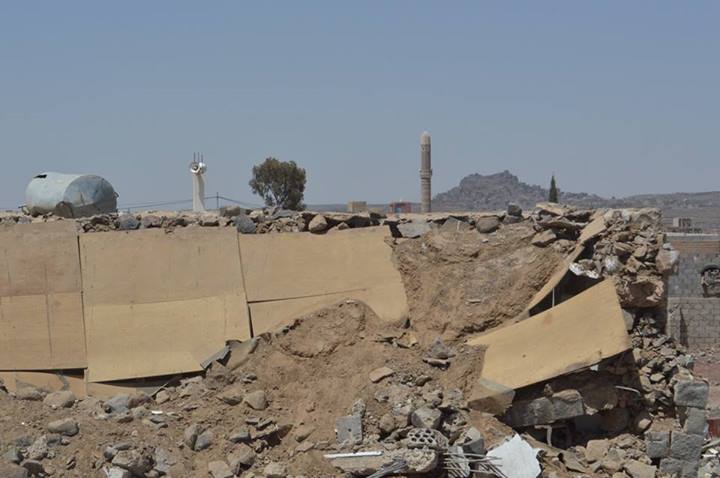 الحوثيون يفجرون منزلاً في ضروان همدان بعد ساعات من انسحاب الجيش ومسلحي القبائل