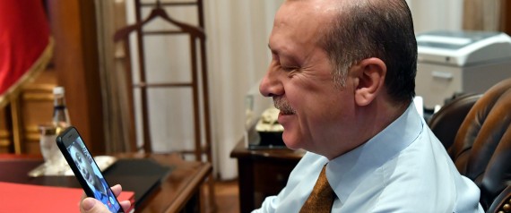 اطلب أي رقم فيجيبك أردوغان.. هكذا فاجأ الرئيس التركي شعبه في ذكرى فشل الانقلاب