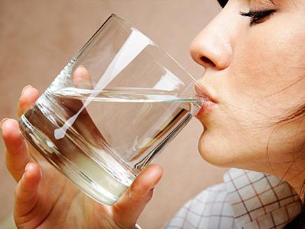 قلة شرب المياه والوزن الزائد يؤثران سلباً على جهاز المناعة