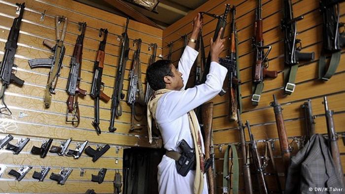 الحرب تحول اليمن إلى سوق مفتوحة لتجارة السلاح