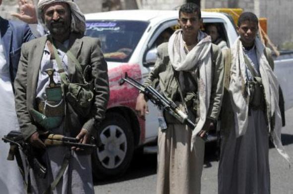 واشنطن بوست: الحوثيون يدفعون إلى حرب أهلية واسعة باليمن