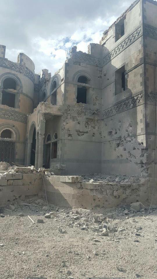 شاهد منزل الشيخ «الغادر» بعد قصفه من قبل الطيران في خولان (صور)