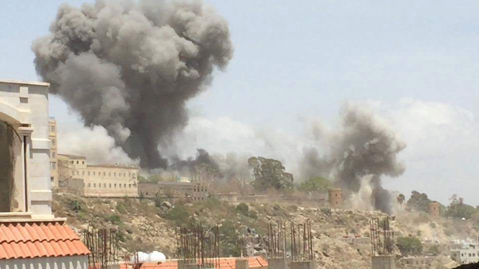 اشتباكات عنيفة في مدينة تعز وطيران التحالف يقصف مواقع الحرس الجمهوري والقصر الجمهوري