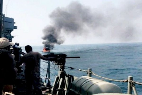 بالفيديو والصور ... البحرية السعودية تحبط محاولة تسلل مسلحين حوثيين إلى جازان