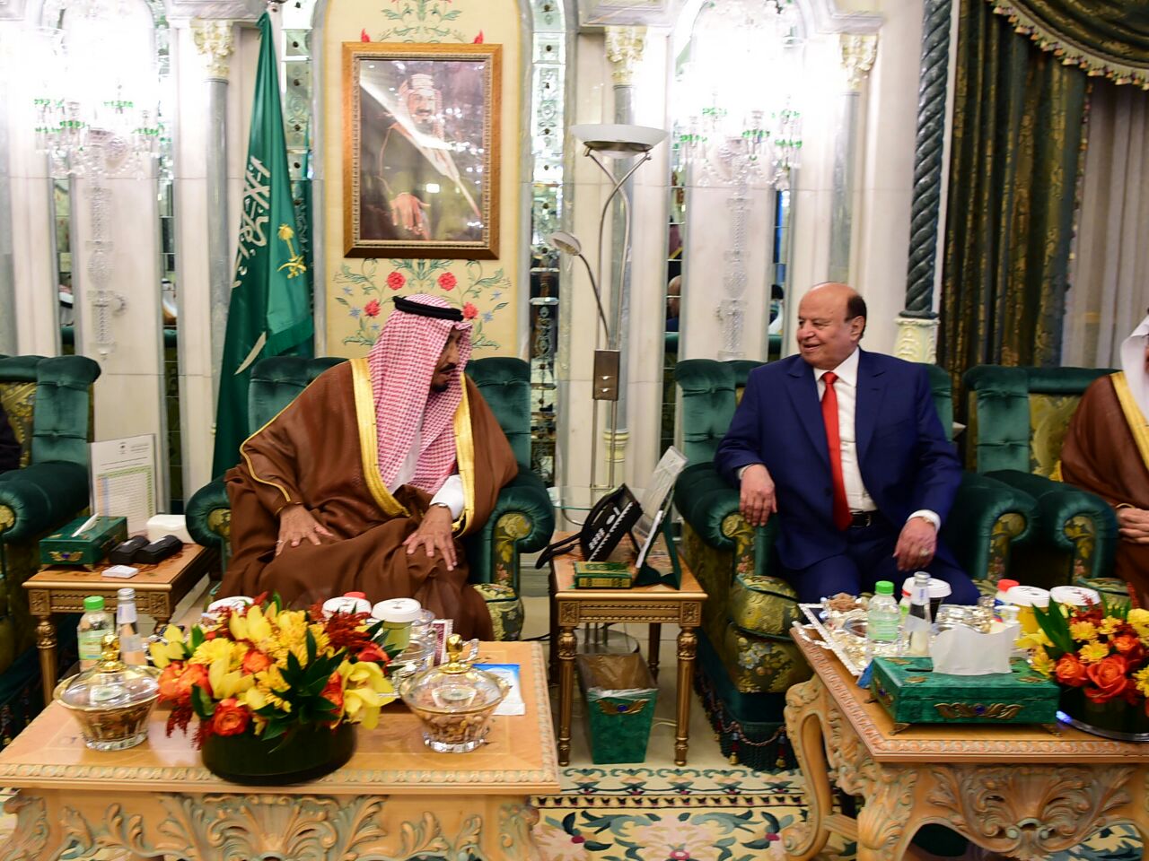 هادي يلتقي الملك سلمان في مكة المكرمة لبحث التطورات في اليمن