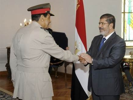 الرئيس المصري: منح طنطاوي قلادة النيل لن يمنع محاكمته