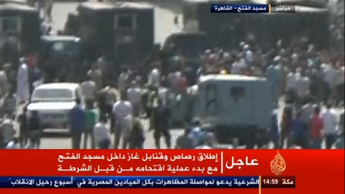 قوات الأمن المصرية تقتحم مسجد الفتح بالقاهرة (تحديث مستمر)