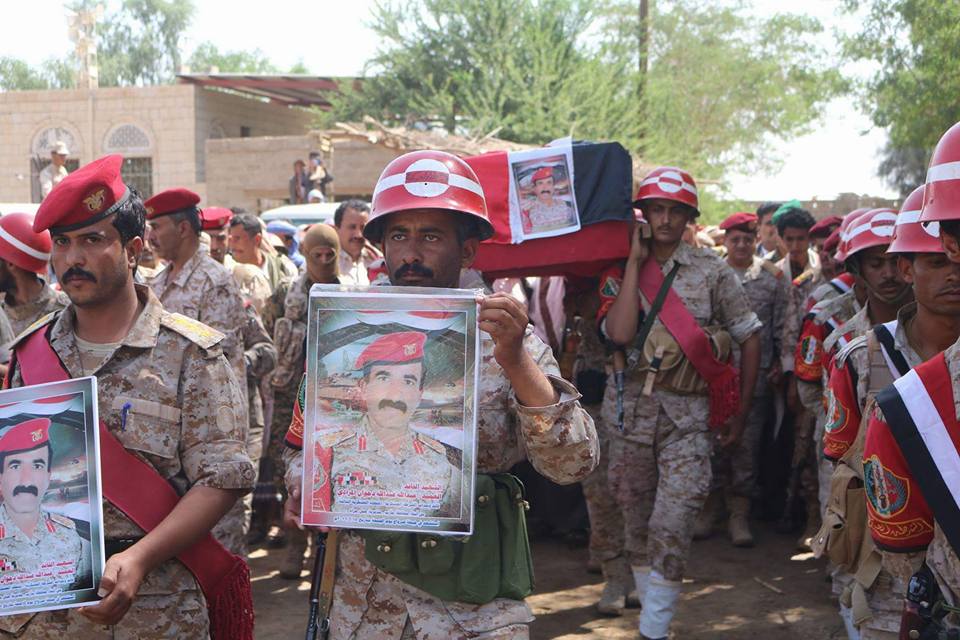 تشييع جثمان قائد الشرطة العسكرية بمأرب العميد «عبدالله المرادي» بمرسم عسكرية (صور)