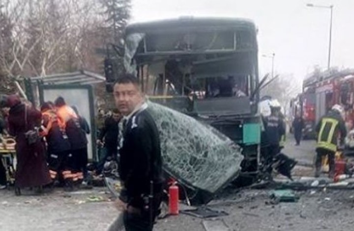 مقتل 13 جنديا بتفجير حافلة  للجنود وسط تركيا