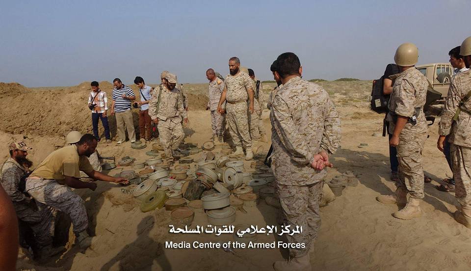 الجيش الوطني يواصل نزع الألغام من المناطق المحررة بجبهة ميدي شمال غرب اليمن (صور)