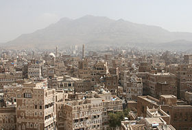 الميليشيات الحوثية تنتشر في الشوارع الرئيسية بالعاصمة صنعاء وتغلق بعضها