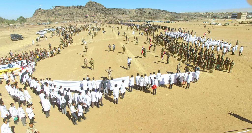 الحوثيون ينضمون عرضا عسكريا ضخما حضره محمد علي الحوثي في ذمار-ار
