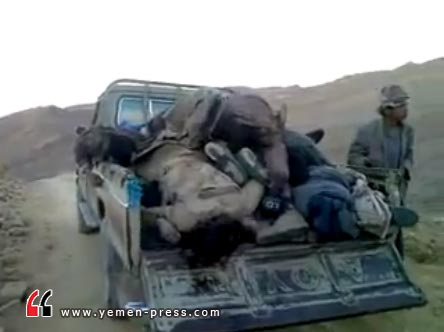 لقطة من فيديو بث سابقاً لعدد من جثث الحوثيين في كتاف