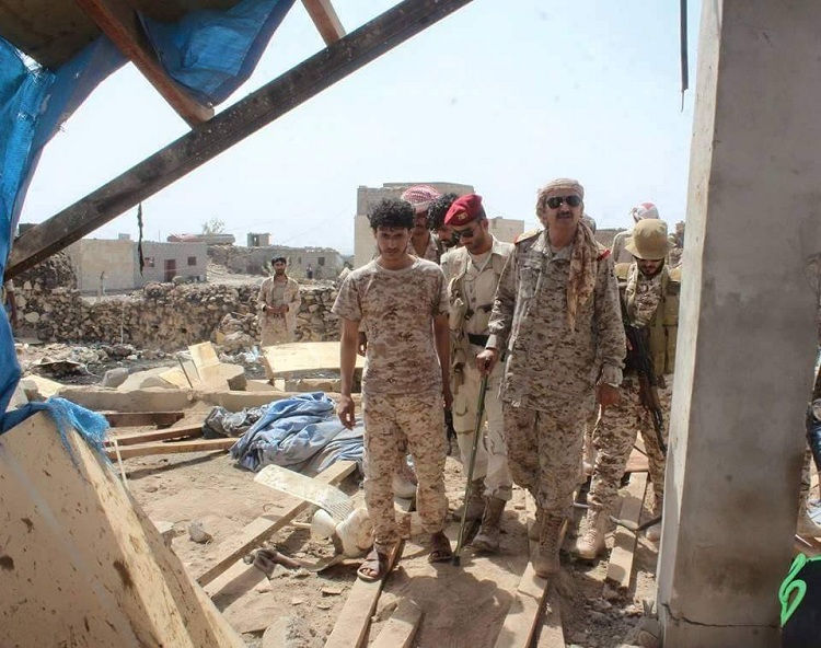 قائد المنطقة العسكرية الثالثة يزور مسجد كوفل ويدعو إلى الاهتمام بالجرحى
