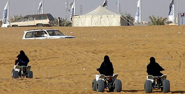 السعودية : السماح للمرأة بقيادة الدراجة