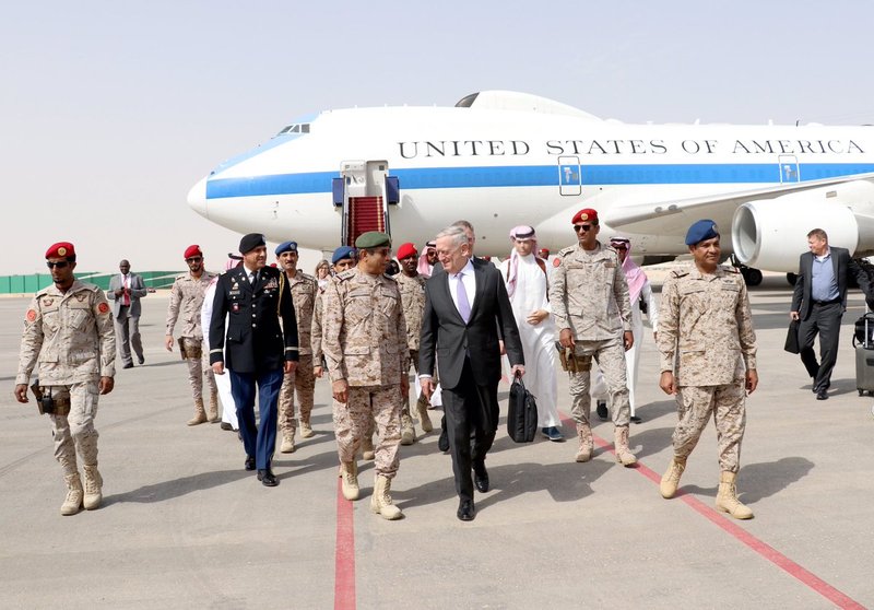 وزير الدفاع الأمريكي : يجب وقف الهجمات الصاروخية للحوثيين على الأراضي السعودية