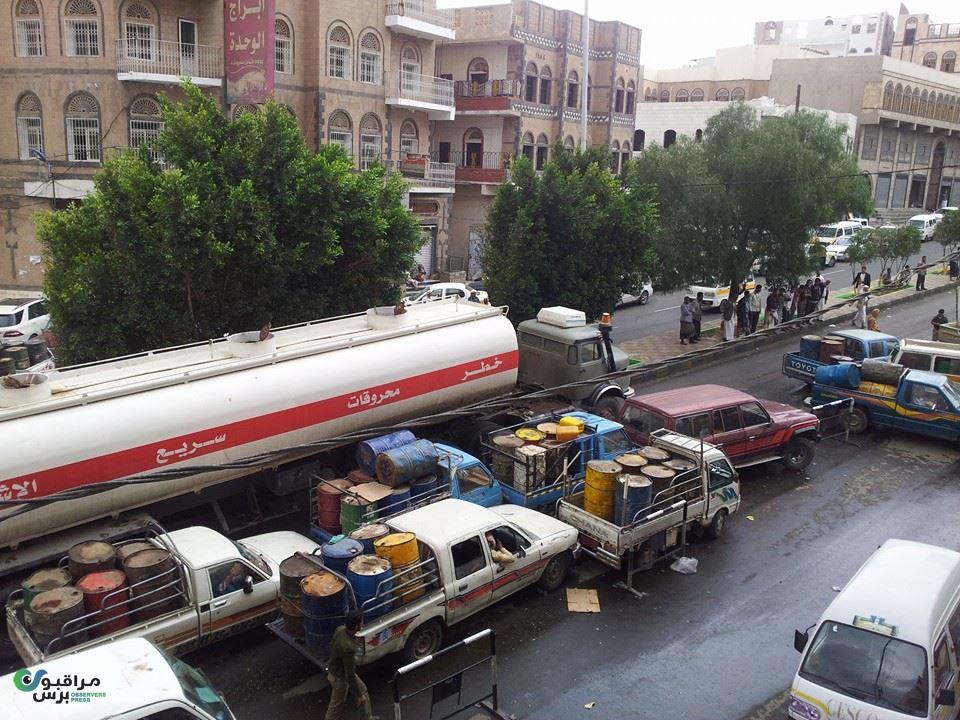 العديد من المحافظات اليمنية تعاني أزمة مشتقات نفطية خانقة (الصور