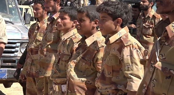 فرار عشرات المجندين الصغار من معسكرات للحوثيين في الحديدة