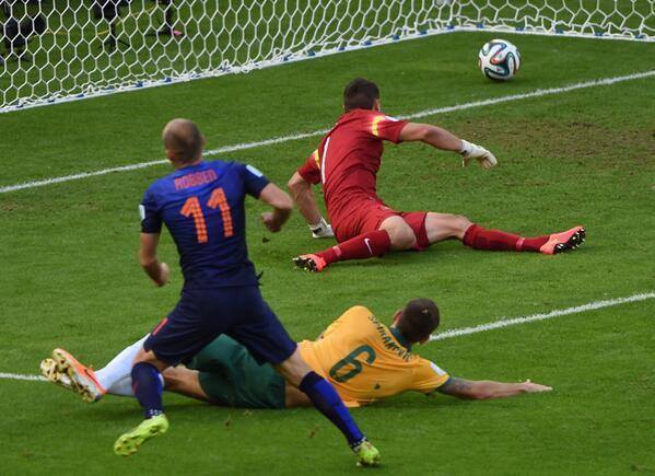 كأس العالم 2014 : هولندا أول الصاعدين لدور الـ16 وأستراليا أول المودعين