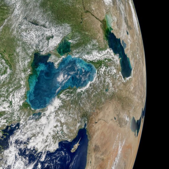 البحر الأسود يغيّر لونه إلى أخضر.. هكذا أصبح منظره من الفضاء