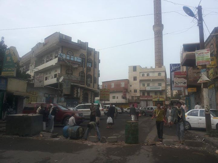 صنعاء: محتجون يقطعون الطرقات المؤدية الى مركز بدر التابع للحوثيين بالصافية