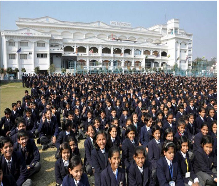 جانب من طلاب المدرسة الهندية 
