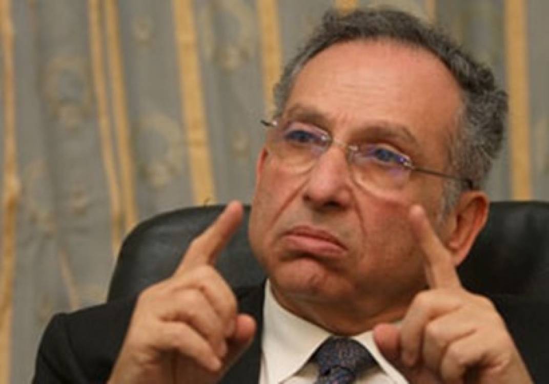 رجل أعمال مصري يدعو قادة الجيش للوقوف في وجه السيسي: «فاشل وسينقل الفشل لكم»
