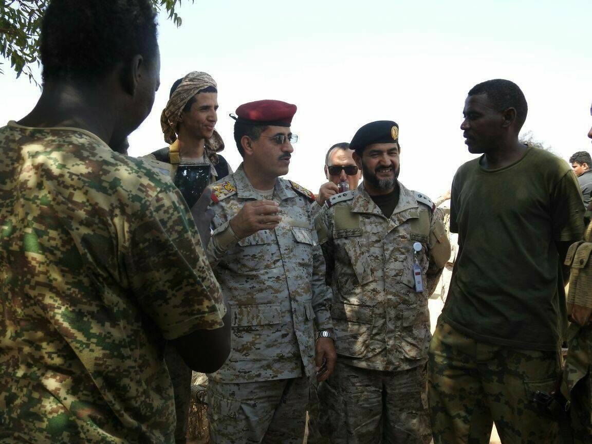رئيس هيئة الأركان يجتمع بقيادة المنطقة الخامسة ويزور معسكر القوات السودانية في حجة (صور)