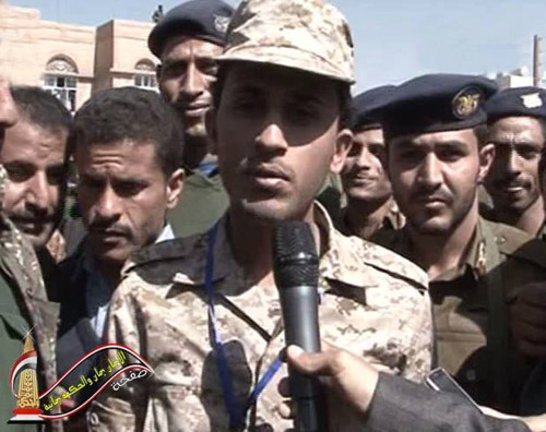 أمن العاصمة صنعاء يكافئ جندي خاطر بحياته للقبض على قاتل وسط سوق