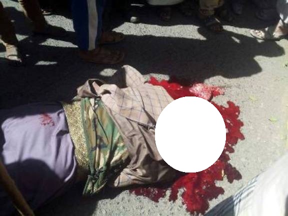 مسلحون حوثيون يقتلون سائق سيارة لم يتوقف في نقطة تفتيش تابعة لهم وسط العاصمة صنعاء (صورة)