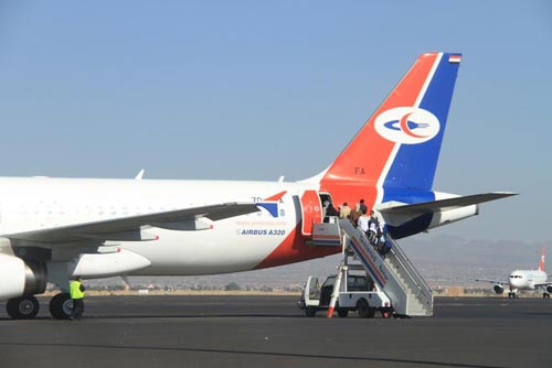 تأخر إقلاع إحدى طائرات الخطوط الجوية اليمنية ومصدر يكشف الأسباب