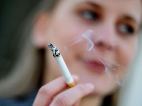  خطر سرطان الثدي يرتفع لدى المدخنات 