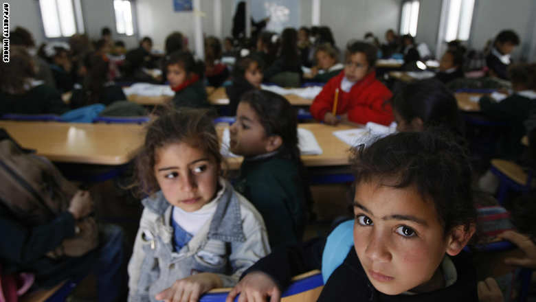 مصر: حذف دروس للأطفال عن صلاح الدين وعقبة بن نافع وإحراق صقور بعد انتقادات حول العنف والتشبّه بداعش